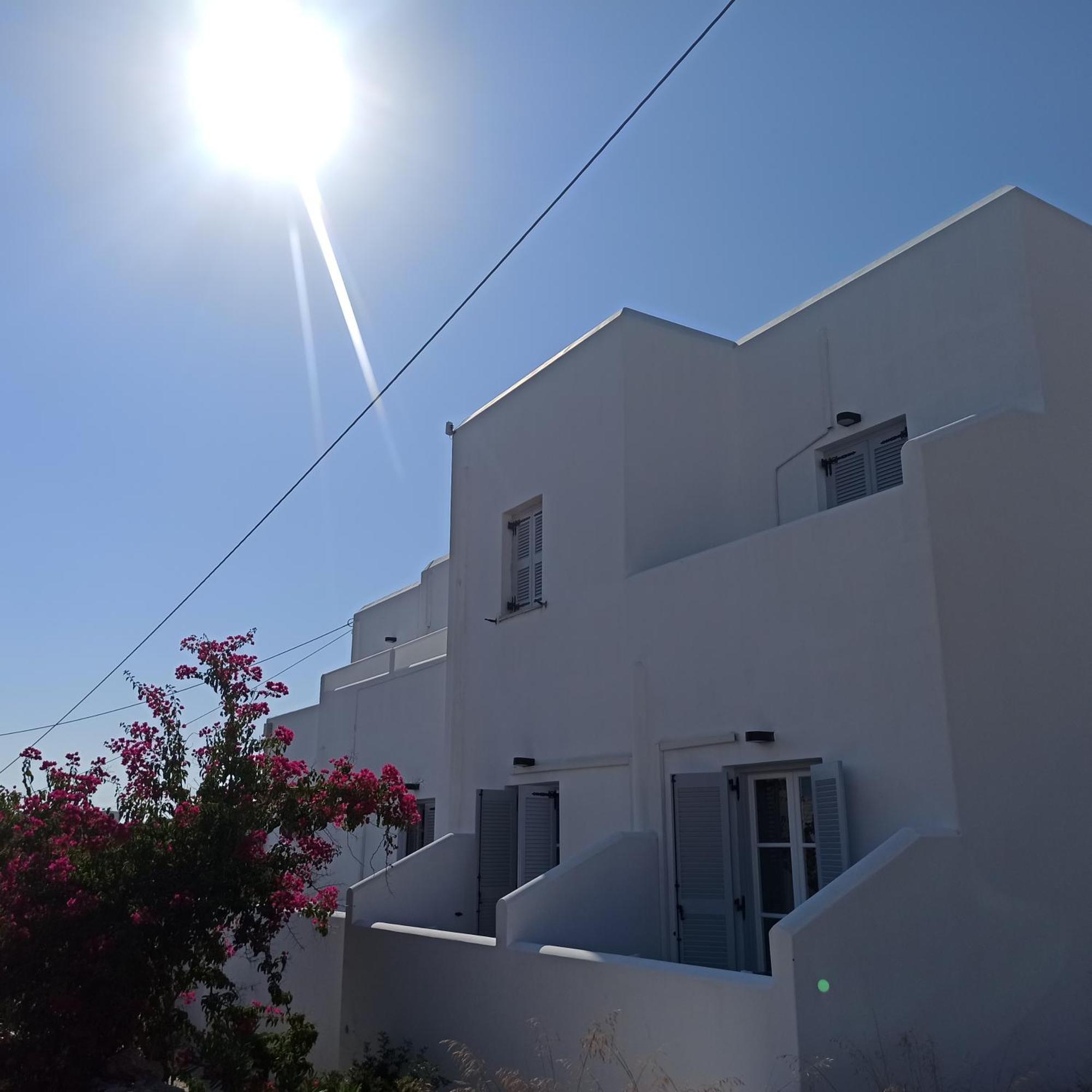 Isalos Paros ناوسا المظهر الخارجي الصورة